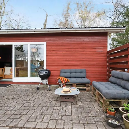 Small Offline Near Beach, Holiday home Grenaa